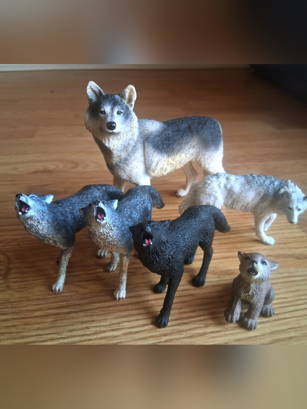 Wolf Pack, Set Of 6 Toy Wloves By Safari